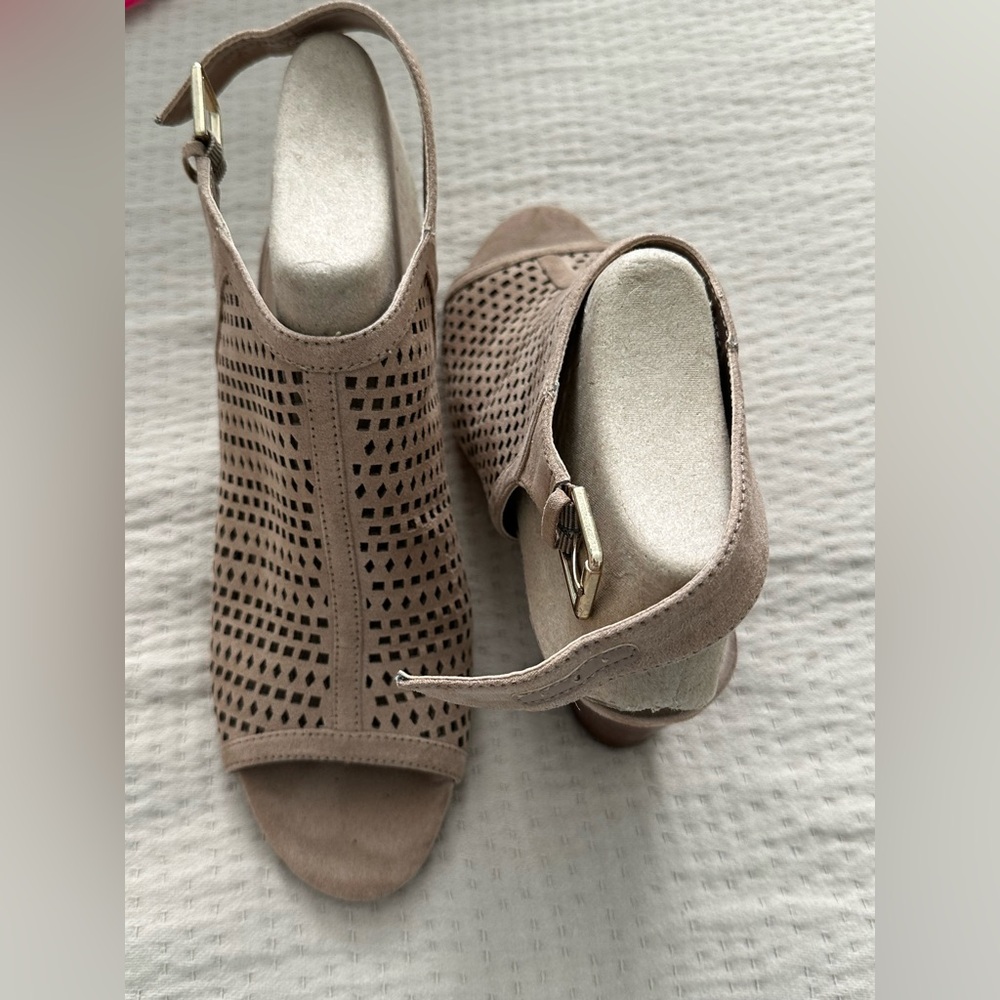Unisa Elegant Tan Women's Sandals
